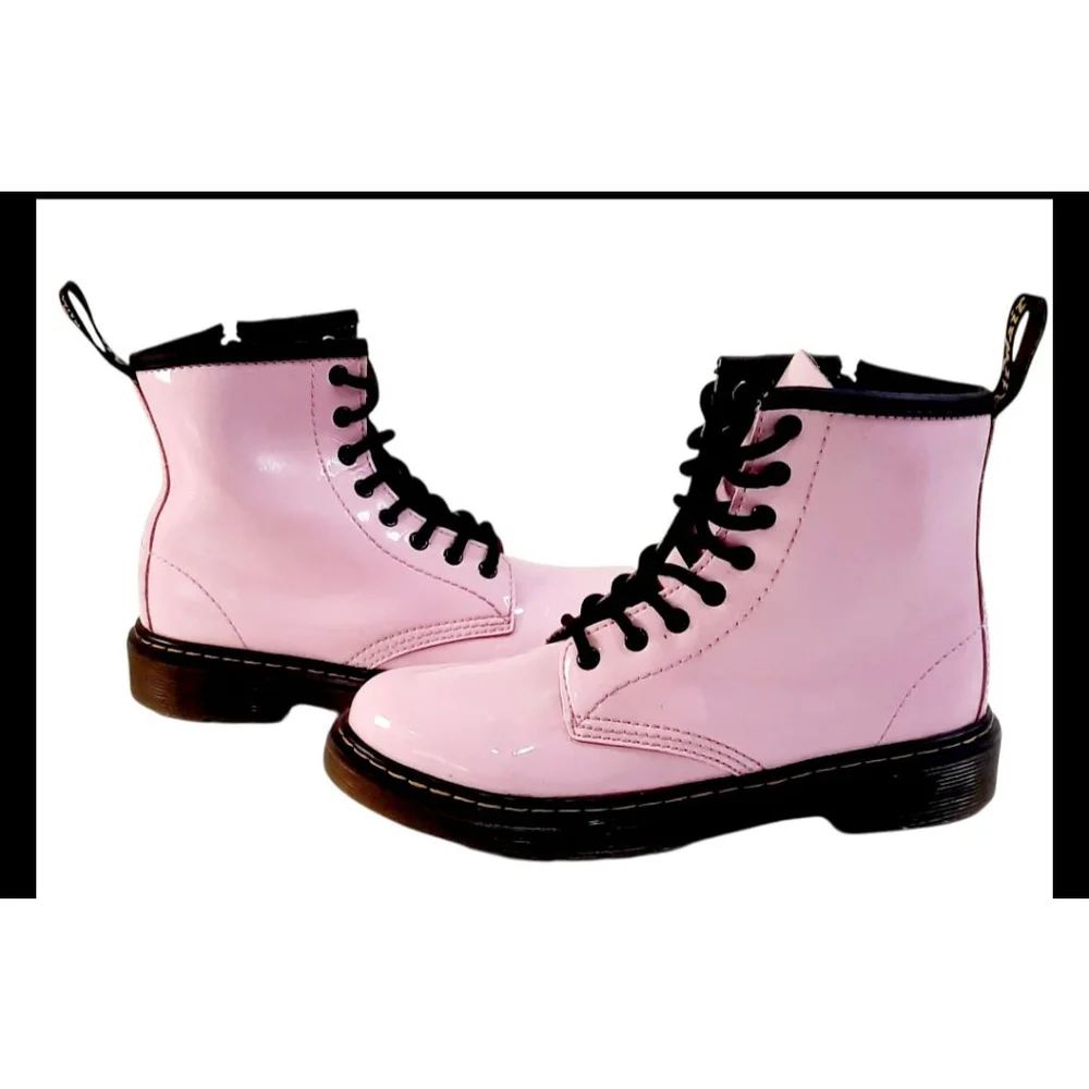 Dr. Martens Junior 1460 Patent Leather Lace Up Boots in Pale Pink. Size 3